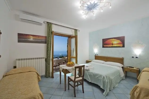 Dört Kişilik Oda, Deniz Manzaralı