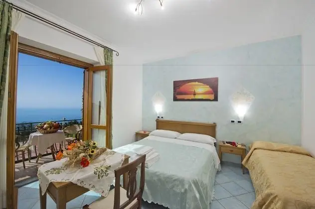 Dört Kişilik Oda, Deniz Manzaralı