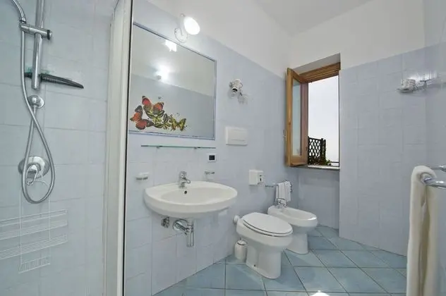 Dört Kişilik Oda, Deniz Manzaralı