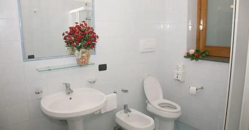 Economy Tek Büyük veya İki Ayrı Yataklı Oda