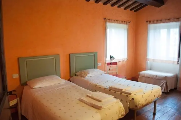 Tek Büyük veya İki Ayrı Yataklı Oda (Arancio)