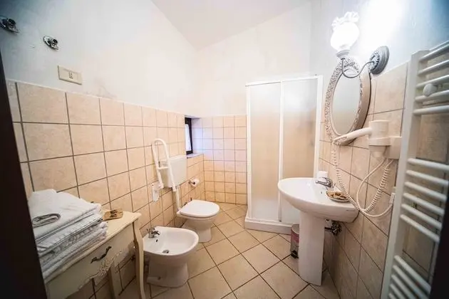 Basic Üç Kişilik Oda, Birden Çok Yatak, Sigara İçilmez