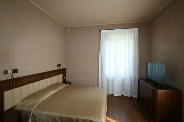 Tek Büyük veya İki Ayrı Yataklı Oda, Bahçe Manzaralı