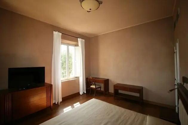Tek Büyük veya İki Ayrı Yataklı Oda, Bahçe Manzaralı
