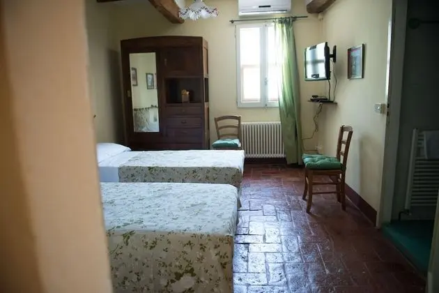 Classic Tek Büyük veya İki Ayrı Yataklı Oda (Main Building)