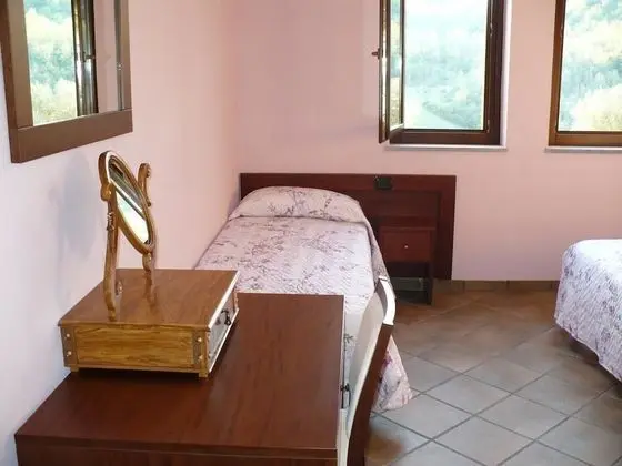 Standard Üç Kişilik Oda, Bahçe Manzaralı