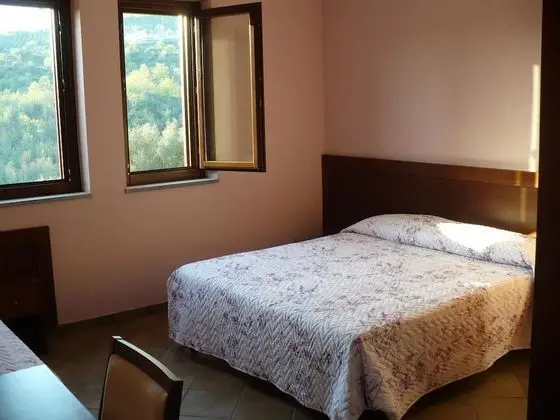 Standard Üç Kişilik Oda, Bahçe Manzaralı