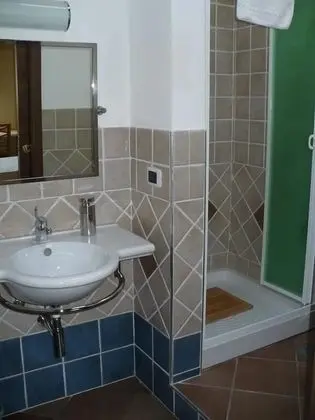 Standard Üç Kişilik Oda, Bahçe Manzaralı