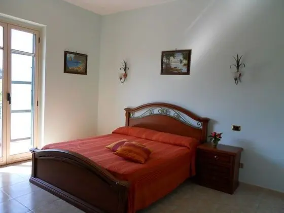 Tek Büyük veya İki Ayrı Yataklı Oda, Bahçe Manzaralı