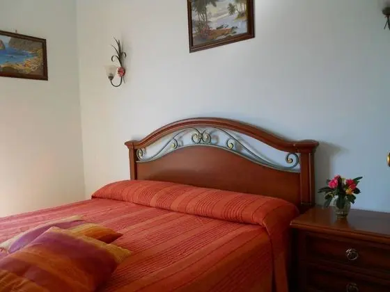 Tek Büyük veya İki Ayrı Yataklı Oda, Bahçe Manzaralı