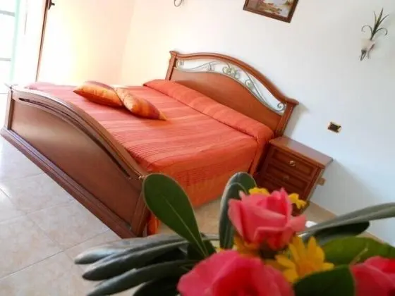 Tek Büyük veya İki Ayrı Yataklı Oda, Bahçe Manzaralı