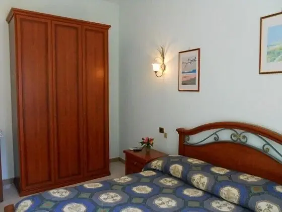 Tek Büyük veya İki Ayrı Yataklı Oda, Deniz Manzaralı