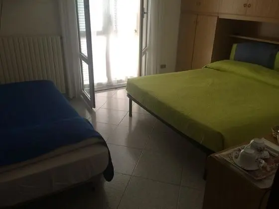 Üç Kişilik Oda, Birden Çok Yatak, Sigara İçilmez (external bathroom)