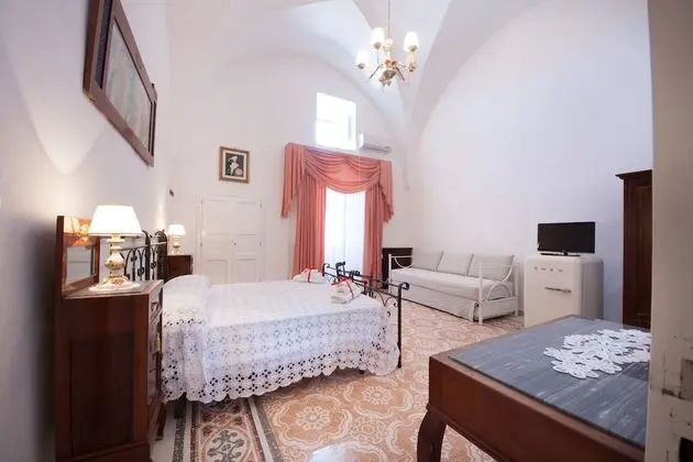 Üç Kişilik Oda