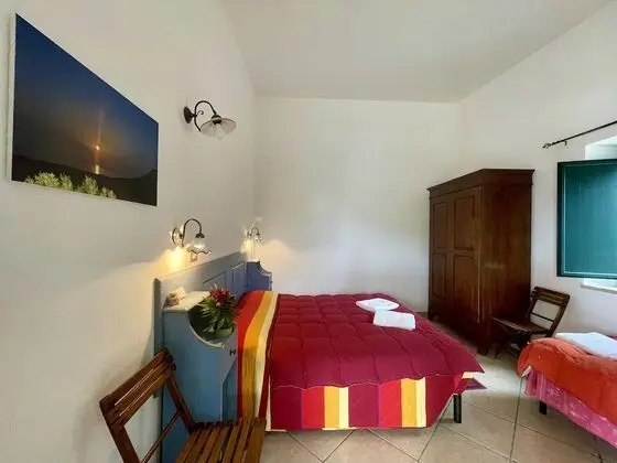 Basic Üç Kişilik Oda, Tepe Manzaralı