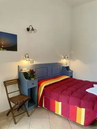 Basic Üç Kişilik Oda, Tepe Manzaralı