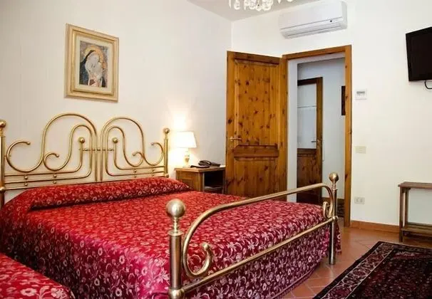 Üç Kişilik Oda