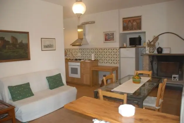 Standard Apart Daire, 2 Yatak Odası, Şömine, Bahçeli