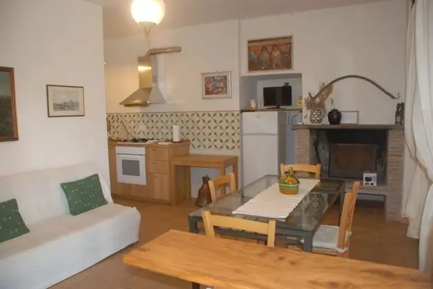 Standard Apart Daire, 2 Yatak Odası, Şömine, Bahçeli