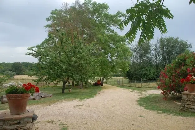 Standard Apart Daire, 2 Yatak Odası, Şömine, Bahçeli