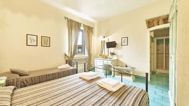 Family Oda, Bahçe Manzaralı