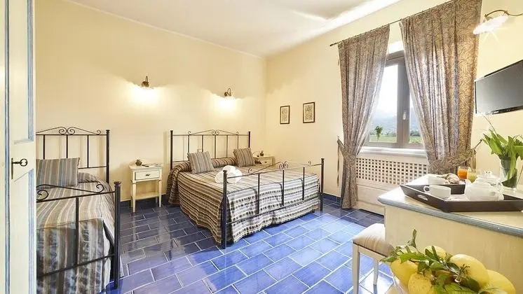 Üç Kişilik Oda, Bahçe Manzaralı