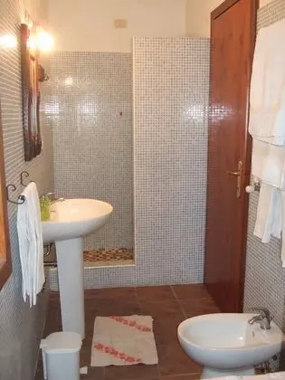 Tek Büyük Yataklı Oda, 1 Büyük (Queen) Boy Yatak, Özel Banyo, Zemin Kat