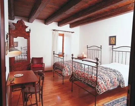 Romantic Tek Büyük veya İki Ayrı Yataklı Oda