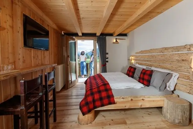 Design Tek Büyük Yataklı Oda, Dağ Manzaralı