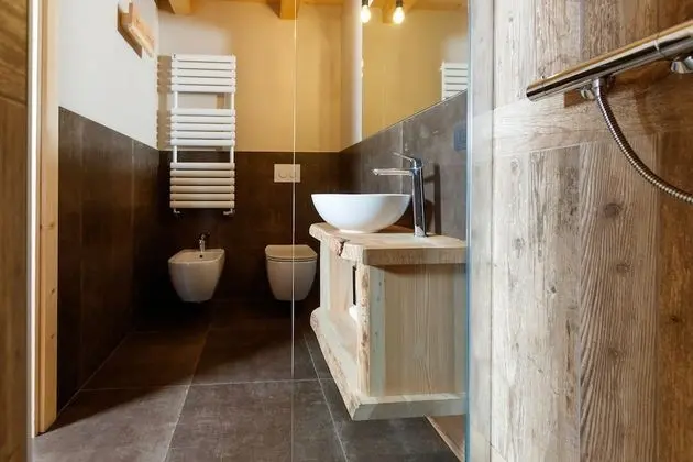 Design Tek Büyük Yataklı Oda, Dağ Manzaralı