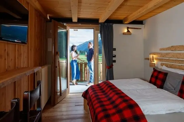Design Tek Büyük Yataklı Oda, Dağ Manzaralı