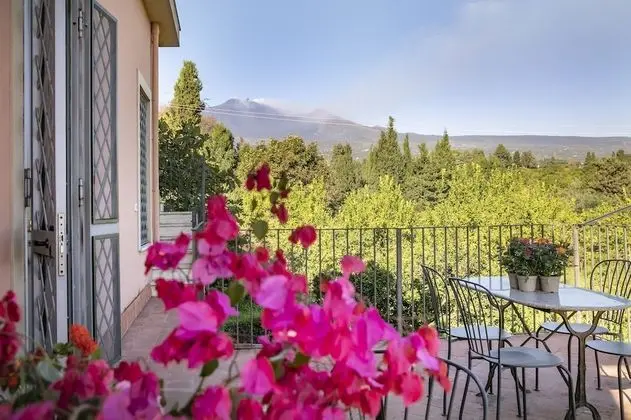 Classic Tek Büyük Yataklı Oda, Teras, Bahçe Manzaralı (Sea and Etna view)
