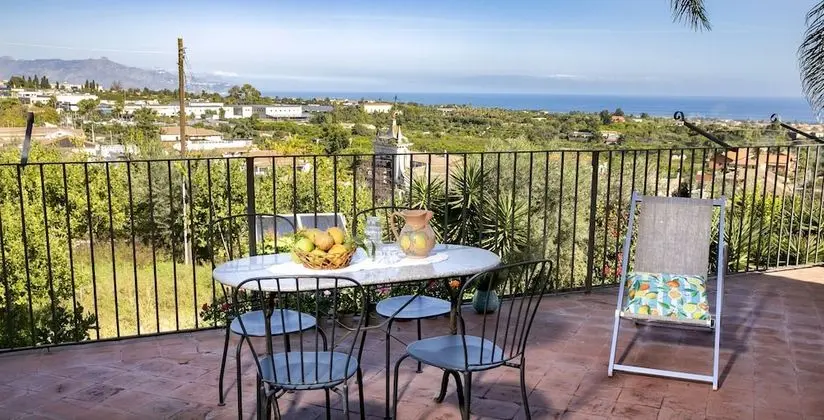 Classic Tek Büyük Yataklı Oda, Teras, Bahçe Manzaralı (Sea and Etna view)