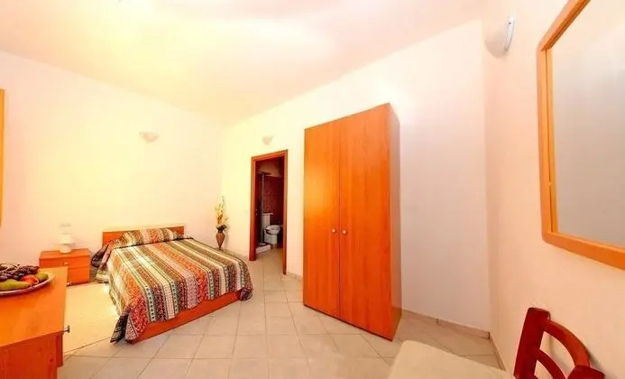 Üç Kişilik Oda, Bahçe Manzaralı