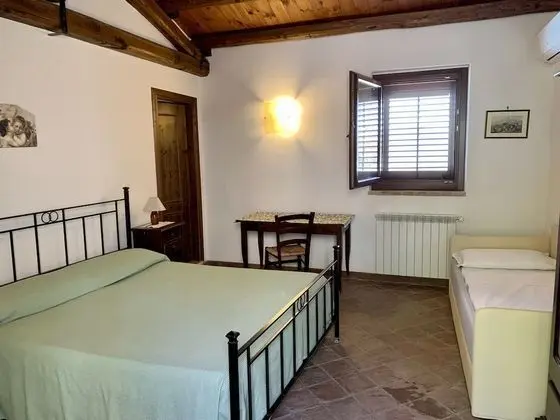 Basic Üç Kişilik Oda