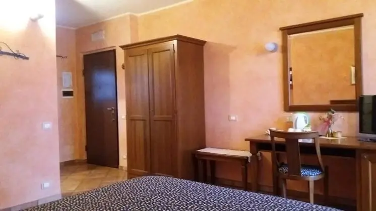 Büyük Yataklı Tek Kişilik Oda