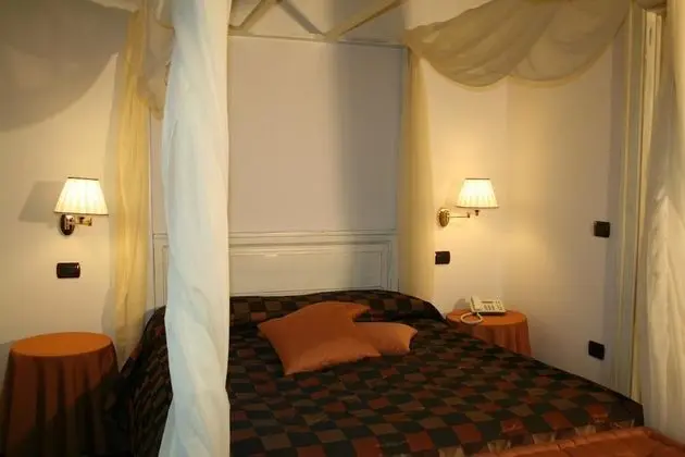 Classic Tek Büyük Yataklı Oda