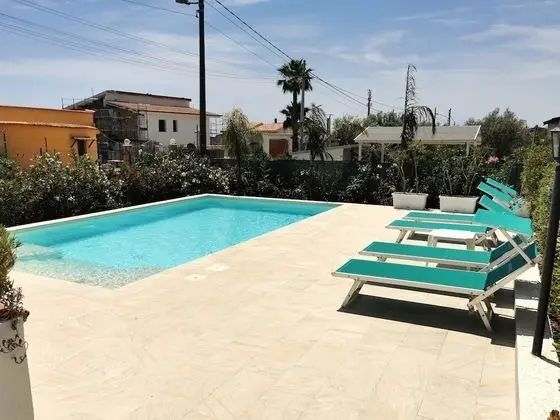 Ev, Bahçe Manzaralı, Ek Bina