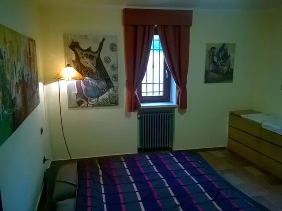 Tek Büyük veya İki Ayrı Yataklı Oda, Ortak Banyo