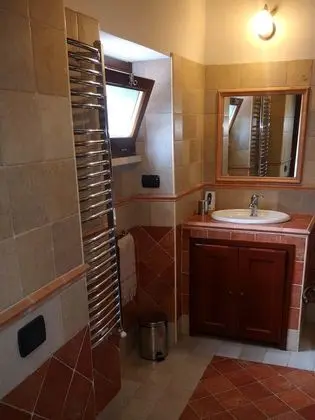 Tek Büyük veya İki Ayrı Yataklı Oda, Ortak Banyo