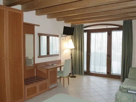 Dört Kişilik Oda, 1 Çift Kişilik Yatak ve Çekyat, Küvet