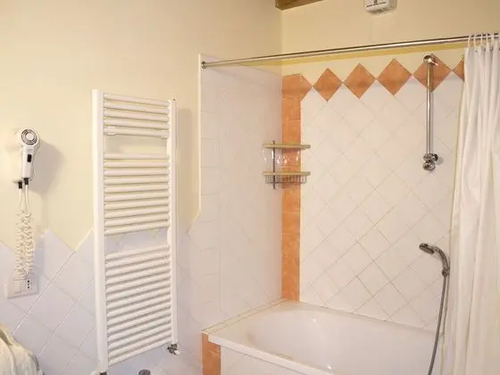 Dört Kişilik Oda, 1 Çift Kişilik Yatak ve Çekyat, Küvet