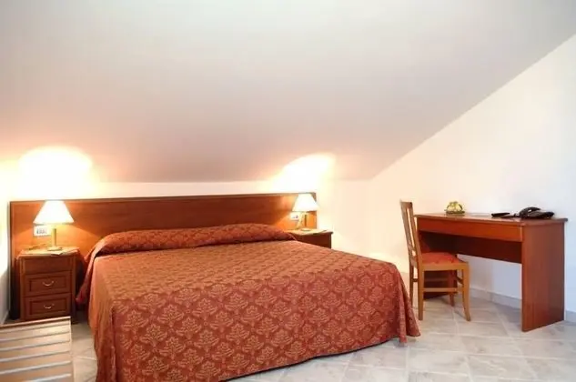 Stüdyo, Bahçe Manzaralı