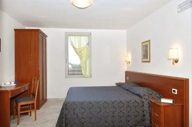 Stüdyo, Bahçe Manzaralı