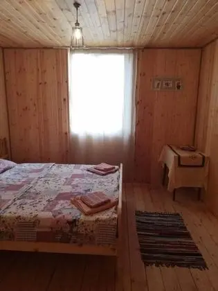 İki Ayrı Yataklı Oda, Ortak Banyo