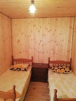 İki Ayrı Yataklı Oda, Ortak Banyo