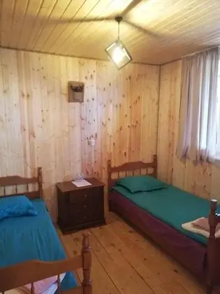 İki Ayrı Yataklı Oda, Ortak Banyo