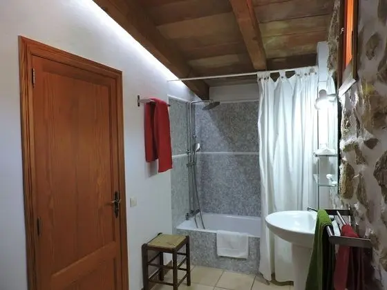 Tek Büyük Yataklı Oda, Banyolu/Duşlu (Es Sostre)