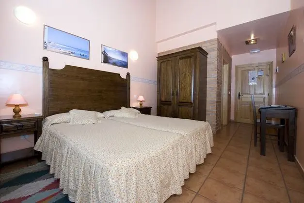 Tek Büyük Yataklı Oda, 2 Tek Kişilik Yatak