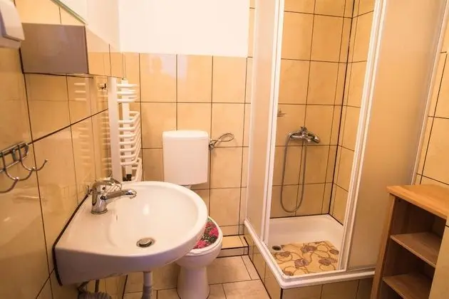 Dört Kişilik Oda, Özel Banyo (2)